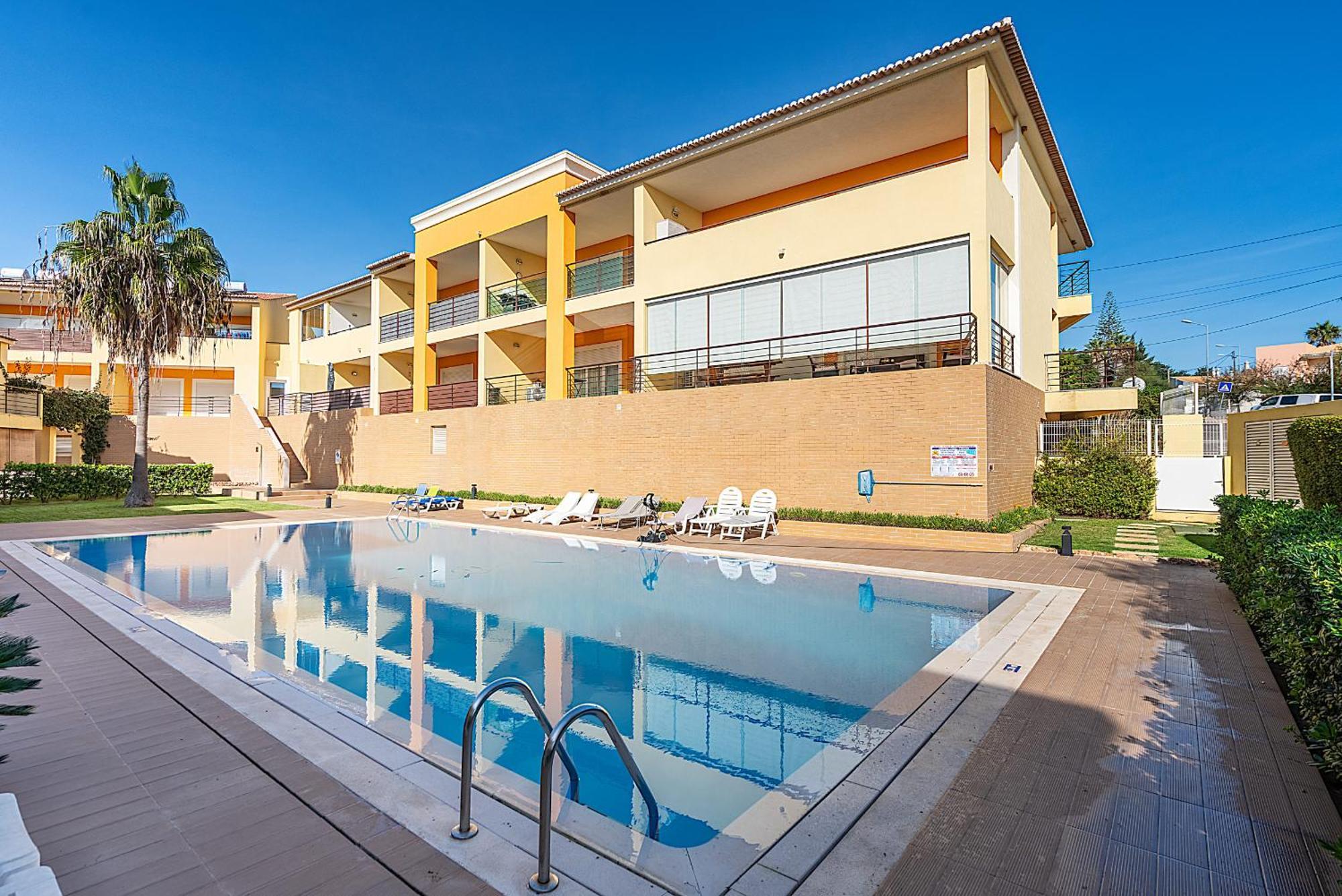 Albufeira Sunny Apartment 1 With Pool By Homing * Albufeira